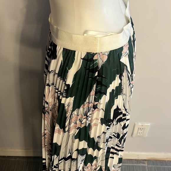 Womens size medium maxi pleated skirt - Picture 10 of 11